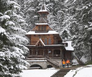 Zakopane znowu białe! Na Kasprowym Wierchu leży 81 cm śniegu. Wzrosło zagrożenie lawinowe