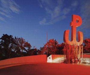 Kopiec Powstania Warszawskiego i park Akcji Burza. Teraz - w trakcie rocznicy Powstania szczególnie warto go odwiedzić