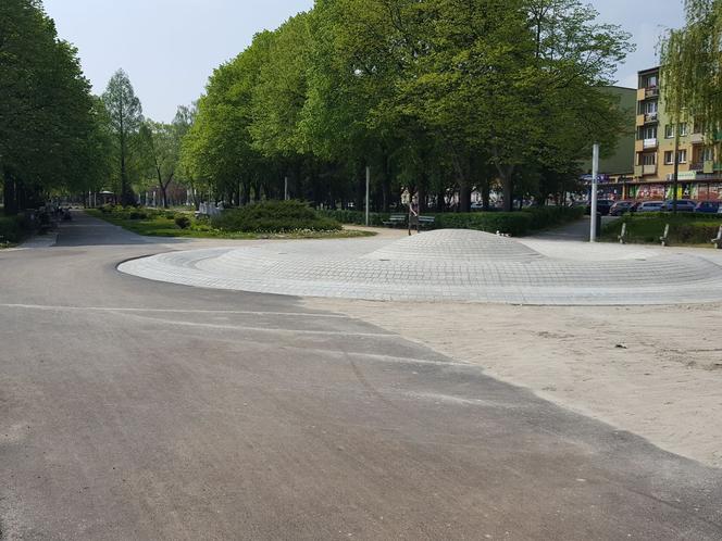 Wersja ostateczna? Wycięli kawałek asfaltu na ścieżce w Parku Jonstona