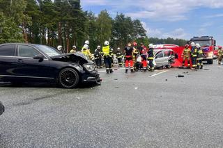 Autostrada A4 zablokowana! Śmiertelne zderzenie peugeota i mercedesa. Wielka tragedia na koniec długiego weekendu [AKTUALIZACJA]