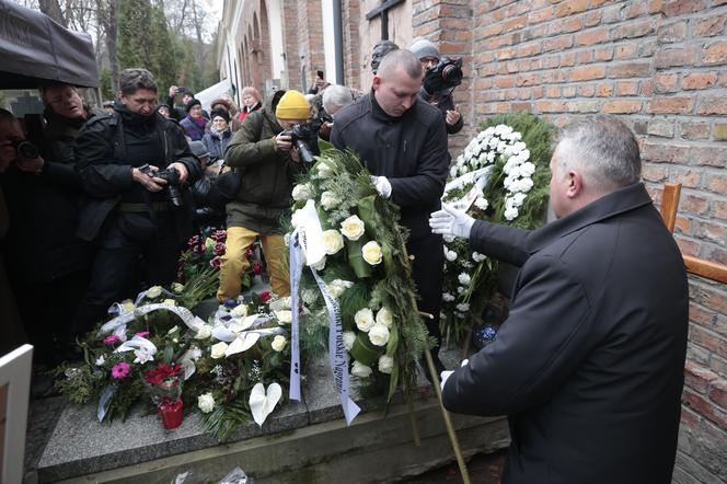 Wzruszające napisy na szarfach na pogrzebie Jerzego Połomskiego