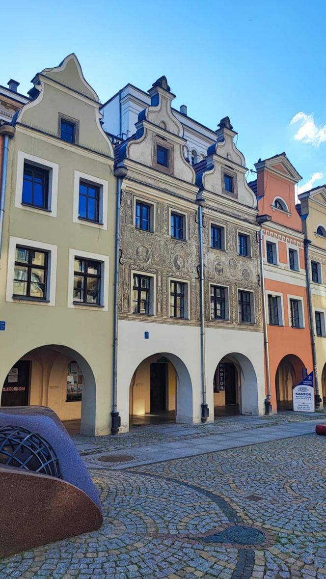 Zabytki stoją tu jeden przy drugim. To dolnoslaskie miasto wygląda jak z pocztówki, ale bez tłumów