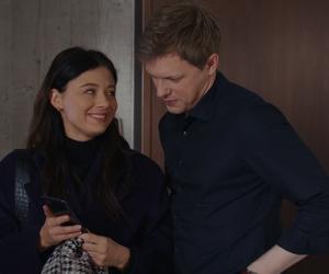 M jak miłość odc. 1732. Iza (Adriana Kalska), Radek (Philippe Tłokiński)