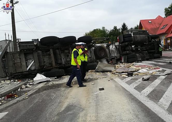 Lubelskie: Karambol na krajowej „17”. Dwie osoby nie żyją