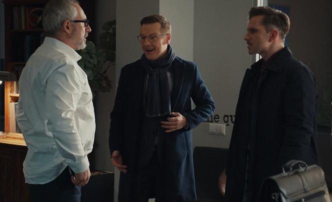 M jak miłość odc. 1735 po wakacjach. Piotrek (Marcin Mroczek), Kamil (Marcin Bosak), Adam Werner (Jacek Kopczyński)