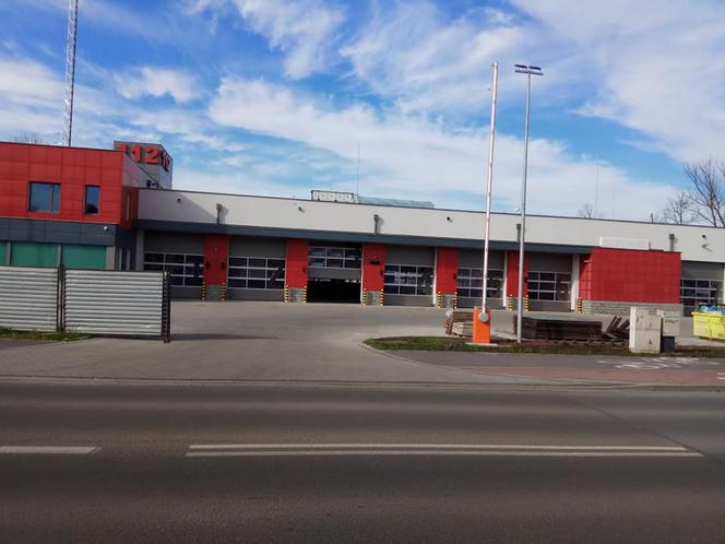 Legionowscy strażacy pokazują swoją nową remizę