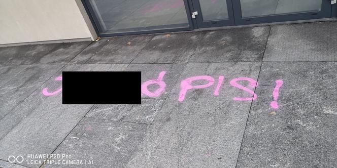 Aborcja. Protesty pod siedzibą PiS w Białymstoku. Ludzie boją się o lokale [ZDJĘCIA]