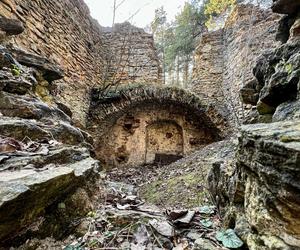 Ruiny kościoła na Górze Św. Michała w gminie Krasocin