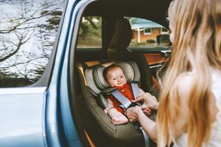 Kiedy pierwszy raz po porodzie usiąść za kierownicą? Odpowiadamy, czy to bezpieczne