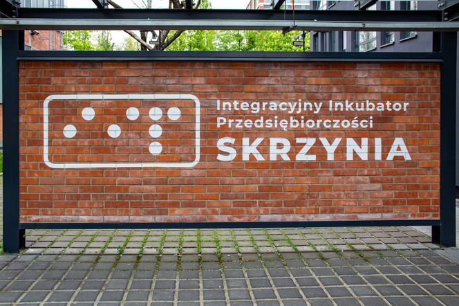 Pierwszy w Polsce integracyjny inkubator przedsiębiorczości . Powstał we Wrocławiu