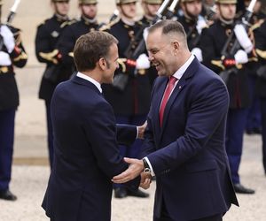 Nawrocki spotkał się z Macronem