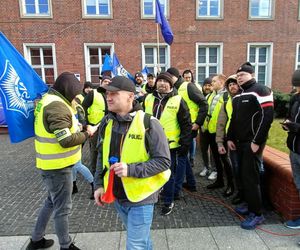 Protest służb mundurowych w Gdańsku! Na miejscu kilkuset funkcjonariuszy z Pomorza 