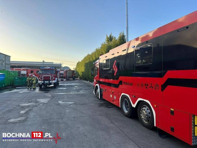 Bochnia. Magazyn i składowisko opon stanęły w ogniu