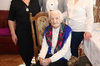 Ma 100 lat, 24 wnucząt i 25 prawnucząt. Pogratulował jej Morawiecki