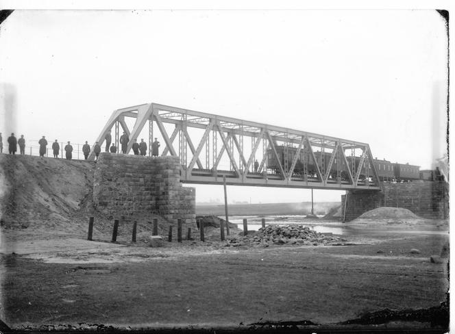 Lata 1900-1915 , Most na Bystrzycy w Hajdowie. Rozebrany ok 2010 r. Na jego miejsce powstał nowy.