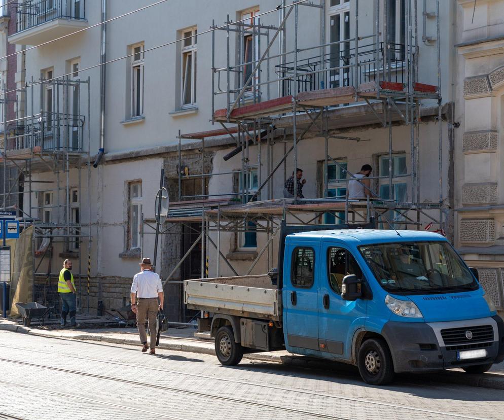 Kamienica przy ul. Gliwickiej 4 w Katowicach modernizowana