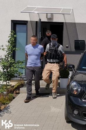 Śląskie: Kolejne zatrzymania w sprawie wielomilionowej karuzeli podatkowej