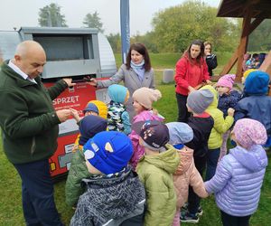 Dębowy Elektryczny Las został zasadzony nad Siedleckim zalewem w ramach programu Polska Stolica Recyklingu