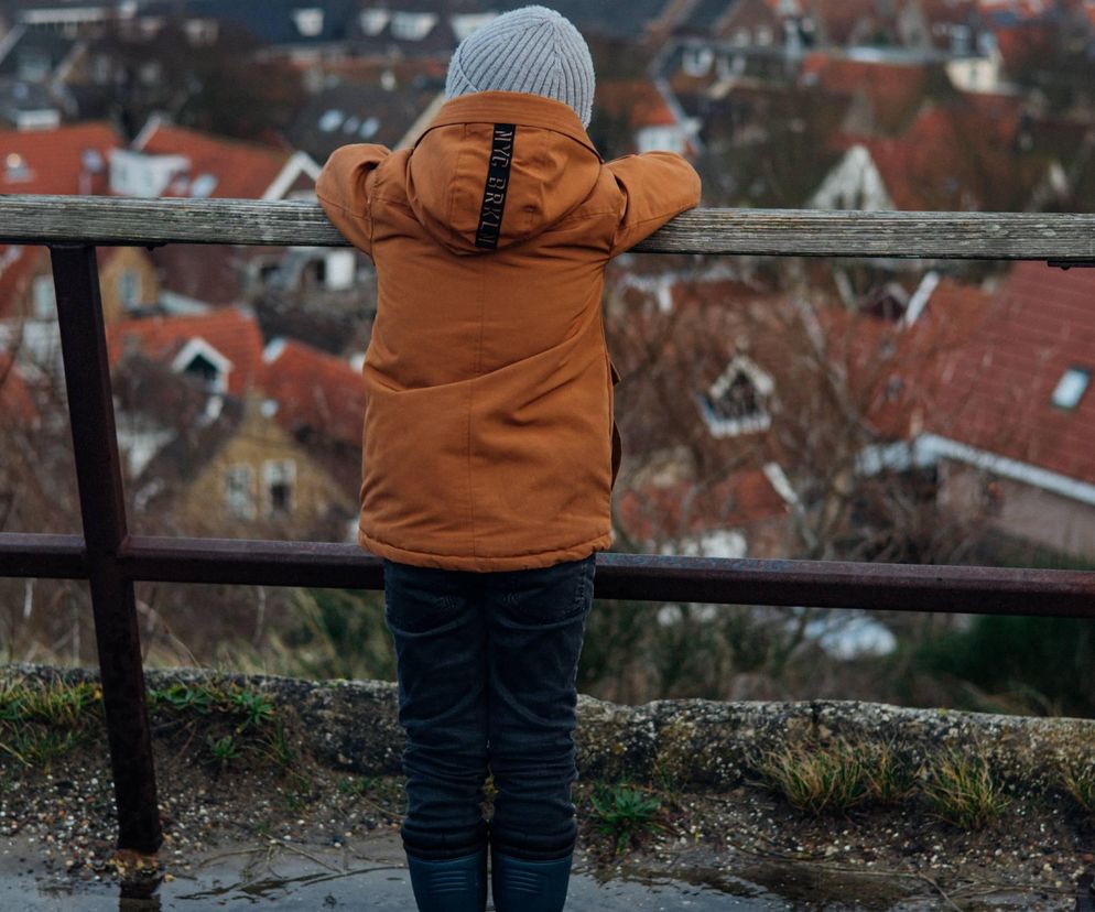 Chwile grozy na spacerze. 2,5-letni przedszkolak odłączył się od grupy