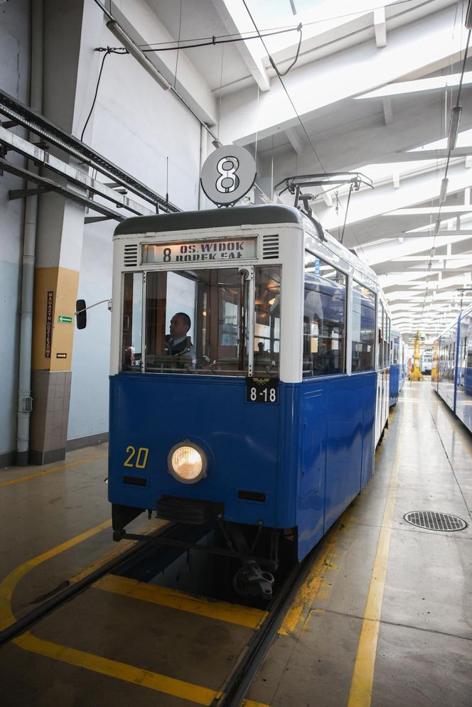 Ten tramwaj po blisko 40 latach wrócił do Krakowa. MPK wyremontowało historyczny wagon