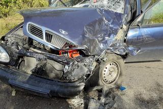 Zderzenie ciągnika z osobówką na drodze ze Szczuczyna do Niećkowa. Dwie osoby w szpitalu [ZDJĘCIA]