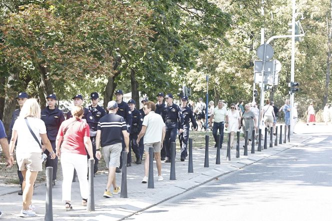Tłumy na defiladzie wojskowej w Warszawie
