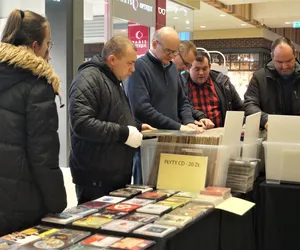 Kiermasz płytowy w bydgoskich Zielonych Arkadach [ZDJĘCIA, WIDEO]