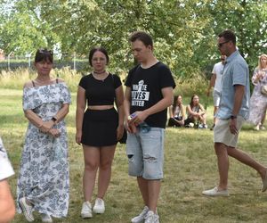 Marsz Milczenia dla Klaudii w Toruniu. „Niech nasza cisza przemówi głośniej niż słowa” [GALERIA]