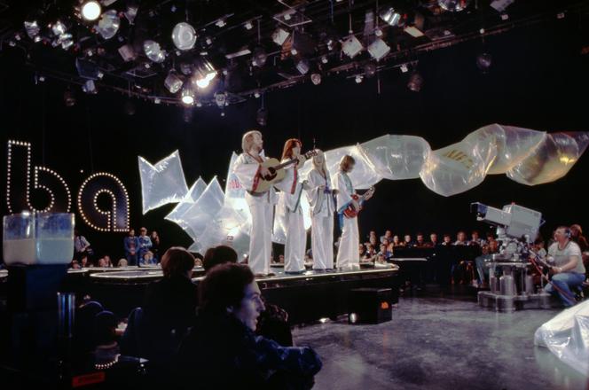 Zespół ABBA podczas nagrań w studiu telewizyjnym 
