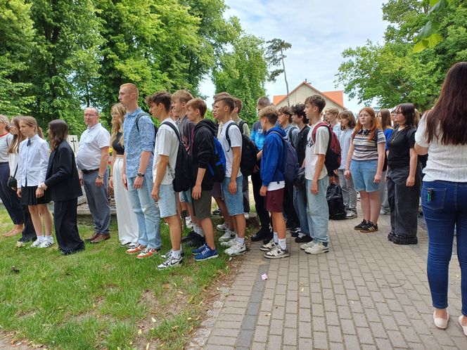 Pamięć o powstańcach żyje w Ostrzeszowie. Ulicami miasta przeszedł Marsz Pamięci [ZDJĘCIA]