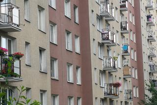 Warszawa: Małe dziecko wypadło z okna na 4 piętrze! Rodzinny dramat na Targówku [GALERIA]