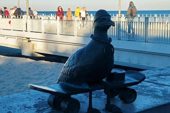 Rzeźby "Marianów" w Kołobrzegu