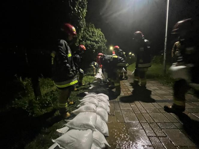 Zagrożenie powodziowe w Polsce. Strażacy interweniowali już 1,3 tys. razy 