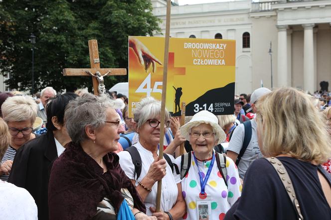 Pątnicy ruszyli na szlak! Z Lublina wyruszyła Lubelska Piesza Pielgrzymka na Jasną Górę 2023