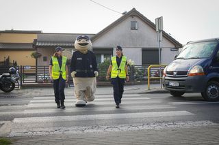 „Bezpieczna droga do szkoły” – uczniowie pod czujnym okiem policji i motocyklistów