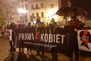 Strajk Kobiet na ulicach całego kraju, także w Toruniu. Opublikowano uzasadnienie wyroku TK w sprawie aborcji