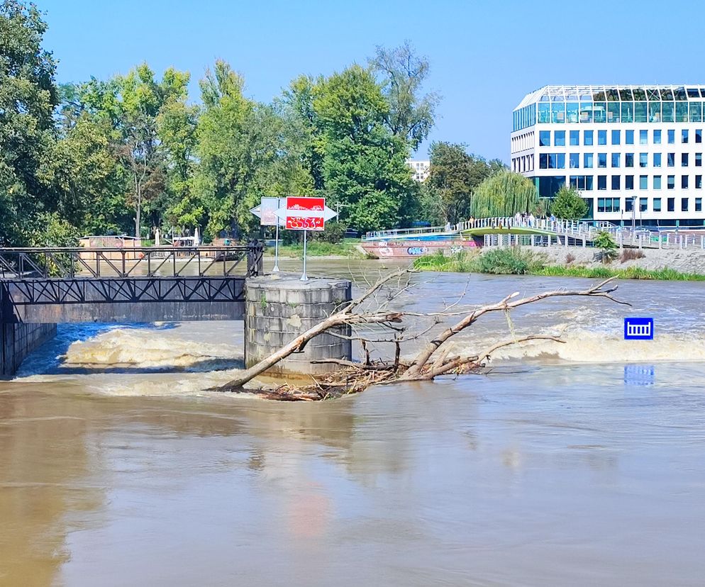 Trwa zabezpieczanie budynków