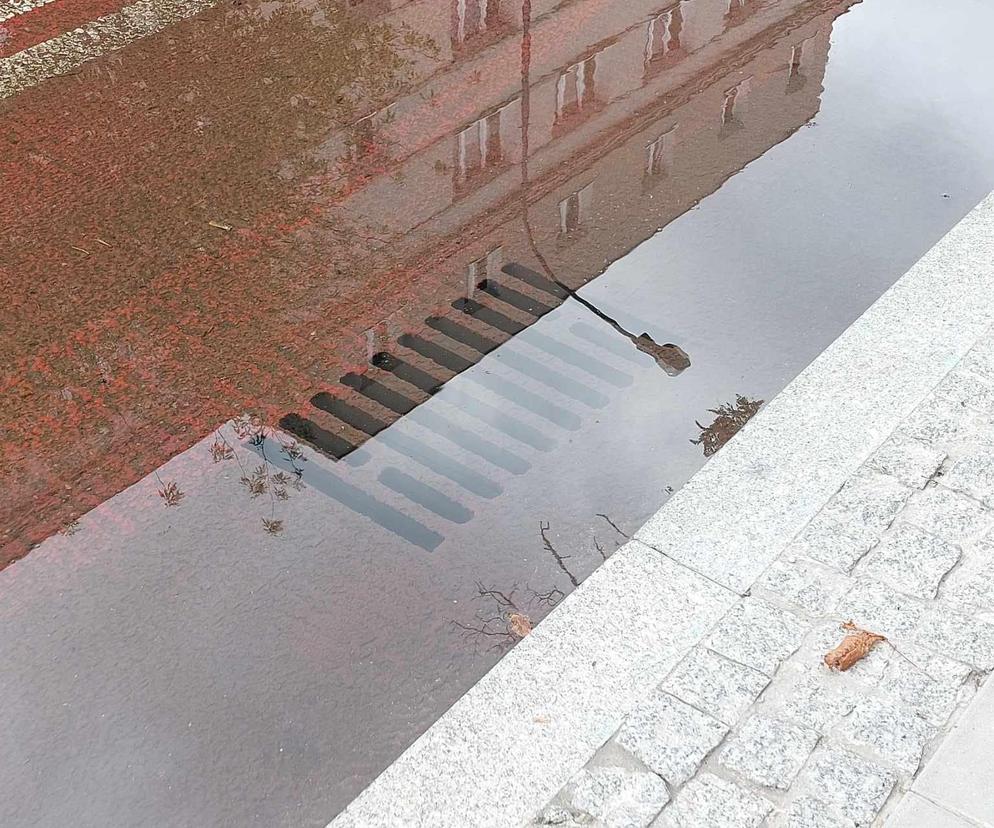 Łódź nie radzi sobie z zalanymi ulicami. Dlaczego system odprowadzania wody zawodzi?