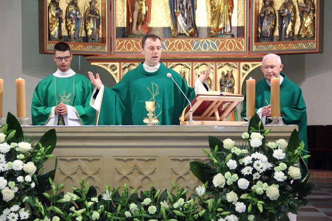 Liturgii przewodniczył ks. Łukasz Bikun, dyrektor diecezjalnej Caritas, koncelebrował ks. Henryk Romanik, proboszcz katedry