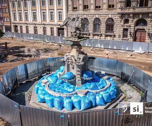 Przebudowa placu Orła Białego wchodzi w kolejną fazę. Zabytkowa fontanna pod szczególnym nadzorem