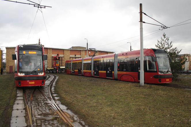 Nowe tramwaje PESA Swing są już w Łodzi w komplecie [WIDEO]