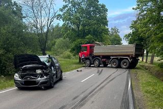 Zderzenie ciężarówki, osobówki i ciągnika na trasie Siedlce – Łosice 
