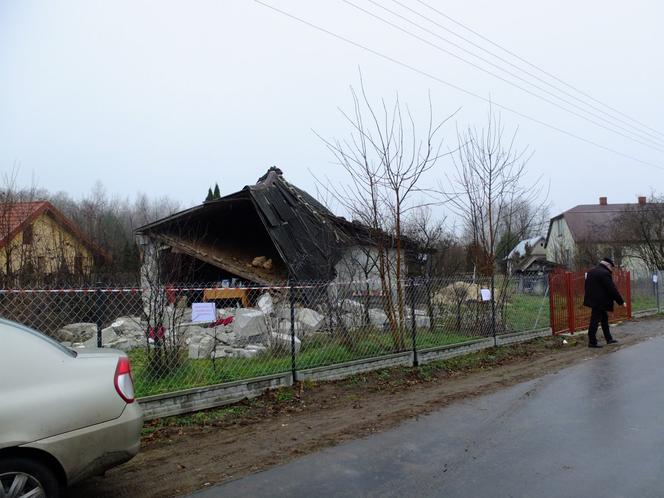 TO CUD ZE MIESZKAJĄCY W TYM DOMU 77-LATEK PRZEŻYŁ. WYBUCH GAZU ZŁOŻYŁ BUDYNEK JAK DOMEK Z KART