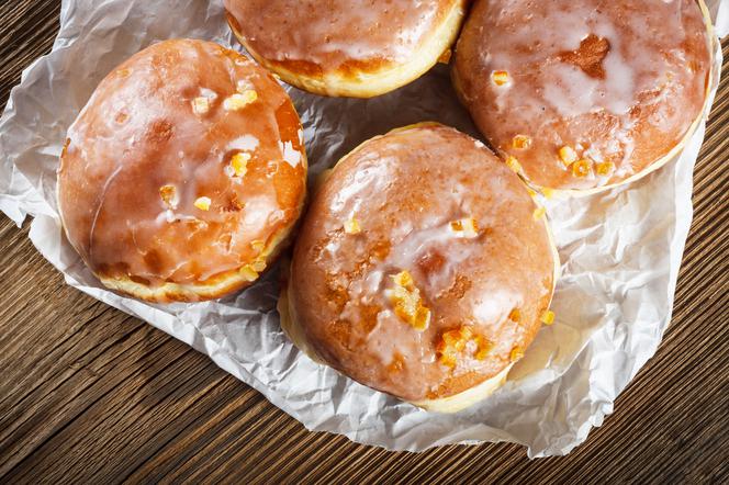 Pączki na talerzu