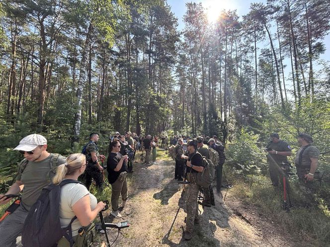Poruszający moment podczas zlotu detektorystów. Odnalezione nieśmiertelniki wróciły do rodzin