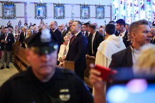 Fałszywy ksiądz zakłócił mszę z udziałem prezydenta Nawrockiego