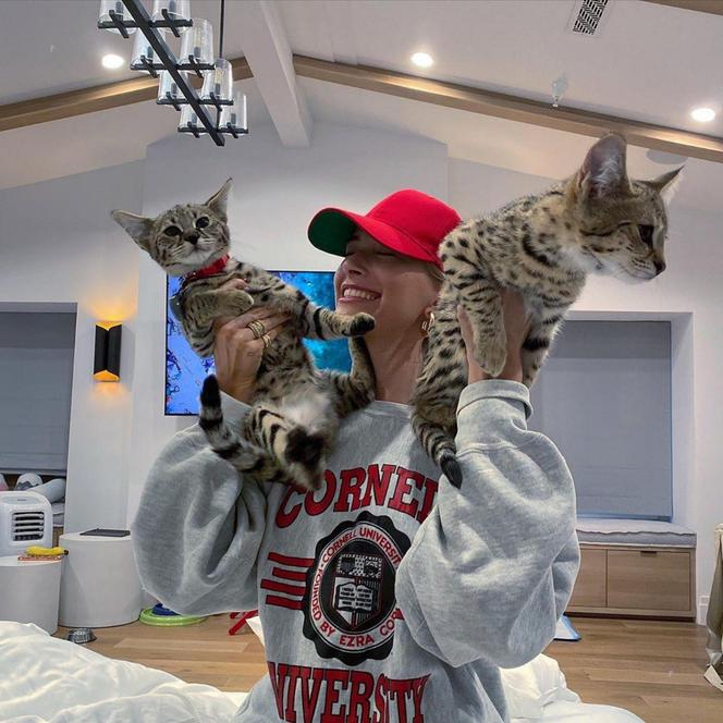 Hailey Bieber i jej koty - Tuna i Sushi