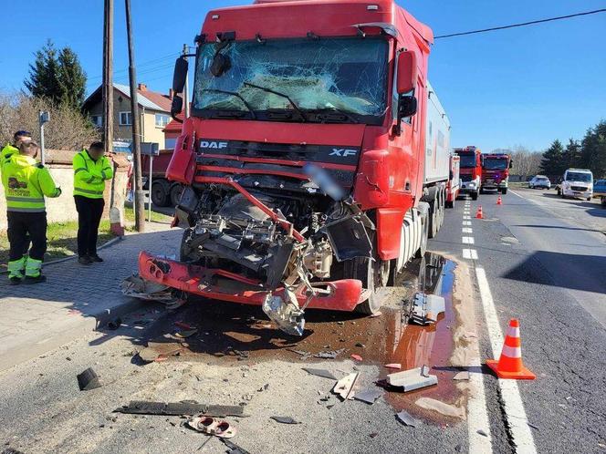 Tragedia na DK35 pod Wrocławiem. W zderzeniu dwóch ciężarówek zginęła jedna osoba 
