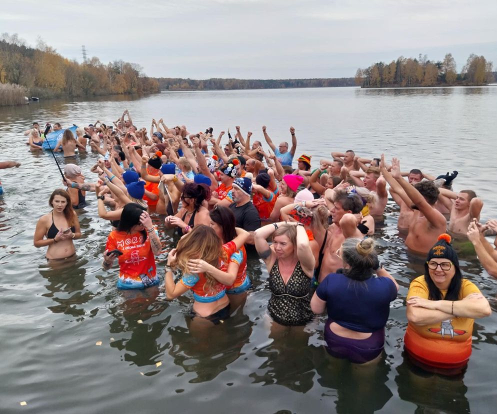 Zimna woda i gorąca atmosfera. Morsy otworzyły sezon nad zalewem Chechło-Nakło
