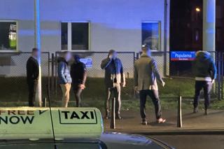 Pijacka zadyma we Włochach, nieprzytomny leżał na ulicy. W ruch poszły jajka